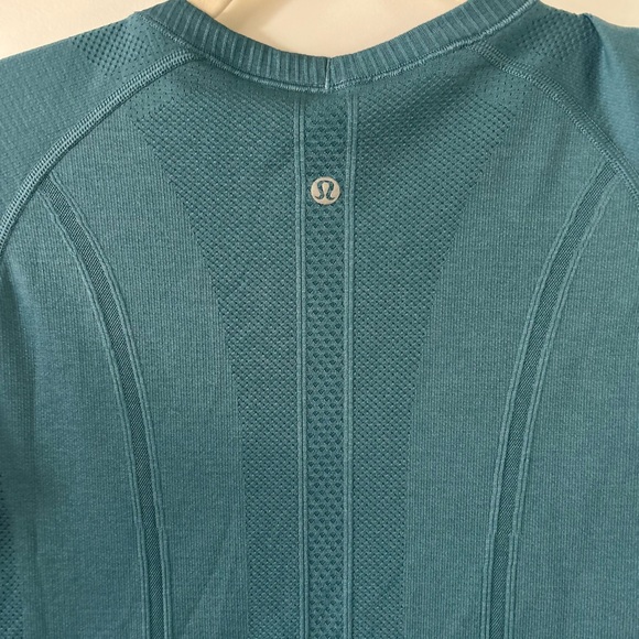 🍋🏃🏼‍♀️🎾 lululemon Swiftly Tech Long Sleeve Athletic Top 🎾🏃🏼‍♀️🍋 - Picture 4 of 9